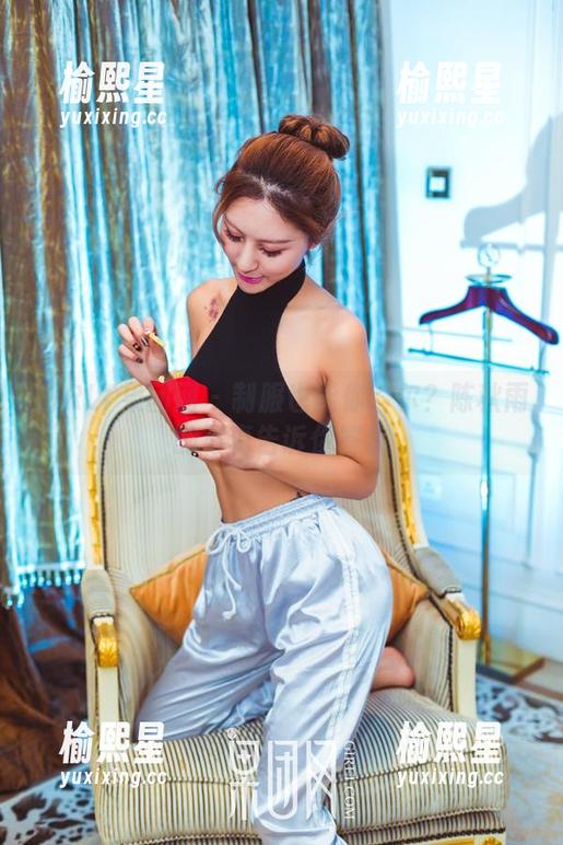 GIRLT果团网 - 制服也能你く尔？陈秋雨的写真告诉你答案