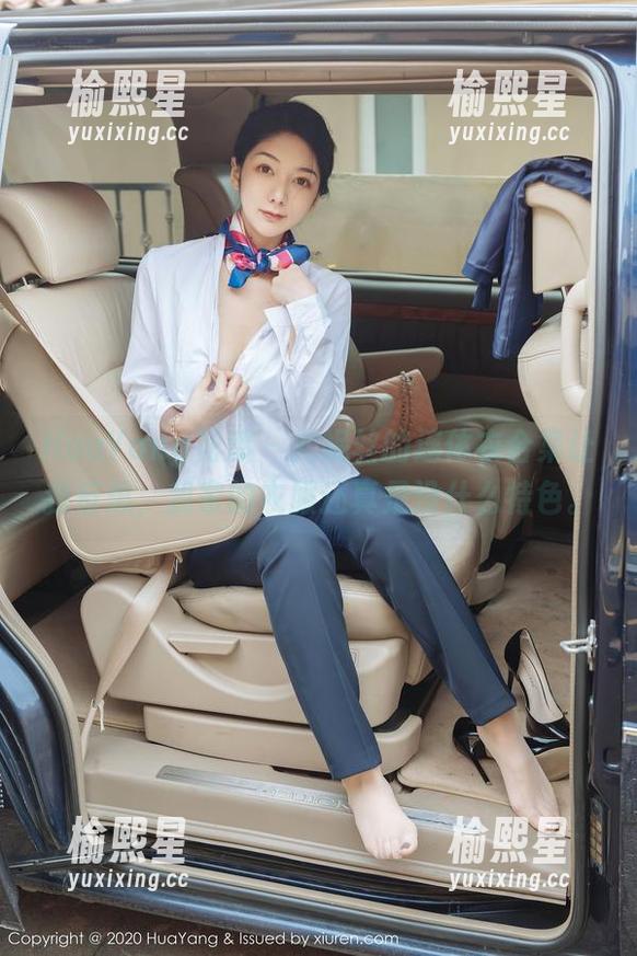 HuaYang花漾 - 尤妮丝的连体衣合集让我反思，我家的衣服还真是没什么特色。