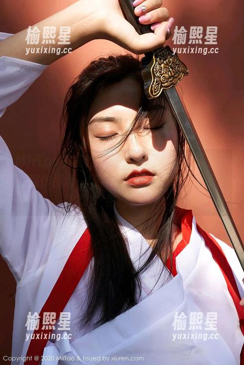 MiiTao蜜桃社 - 在佩琦Pinky的天台，私房作品像一场春雨，淋漓尽致却又不留痕迹。