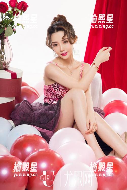 UGirls尤果网 - 校园图包中的谭晓彤，配色好到我想多研究一下她的搭配。