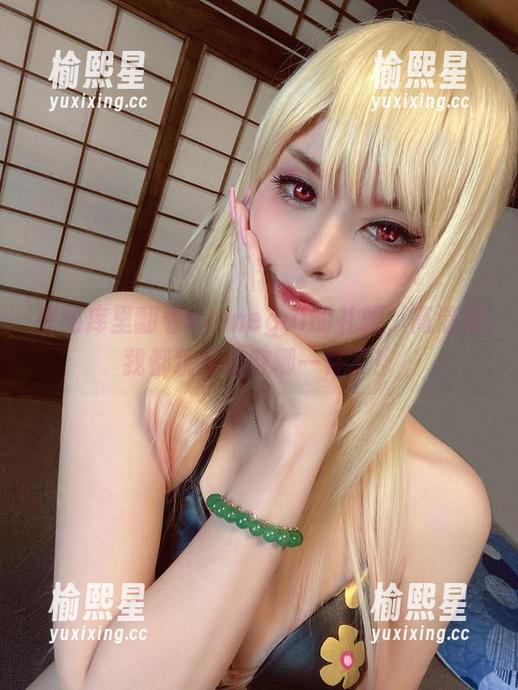 在图库里翻看Vinnegal的礼服，高清得我都犹豫该穿哪一件了！