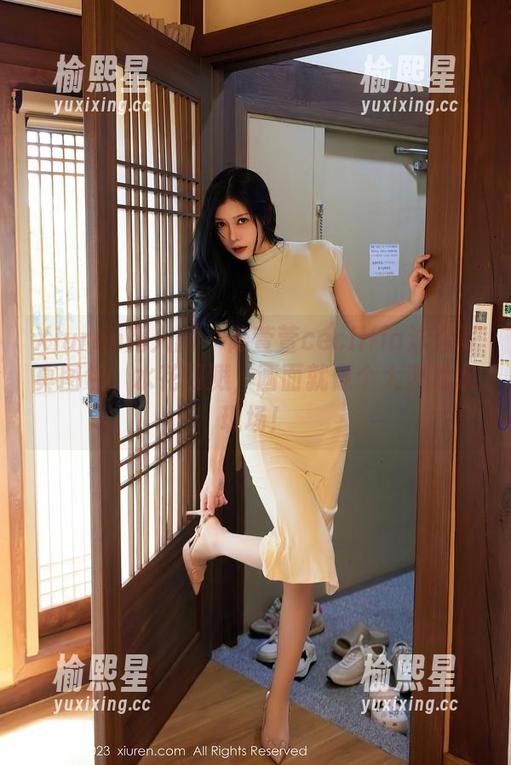 Xiuren秀人网 - 陆萱萱cecillia泳池写真图包：水花四溅，画面就像个大型戏水现场！