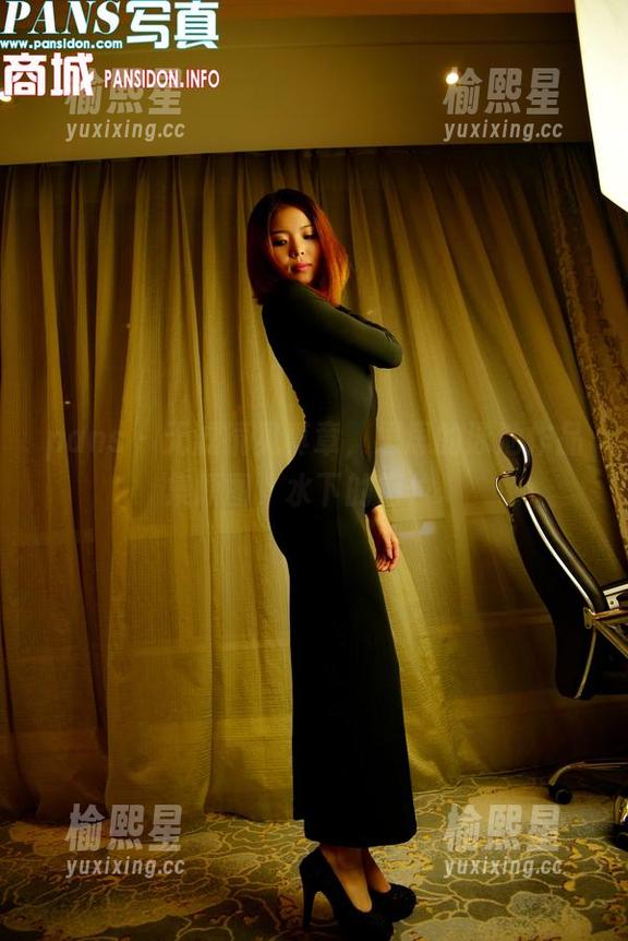 pans - 无滤镜见真章，思思的泳池作品集原图，水下的错位。