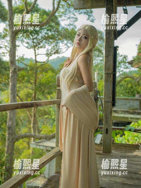 这个yuuhui玉汇私拍的图片，腿好像在说悄悄话，太有意思了