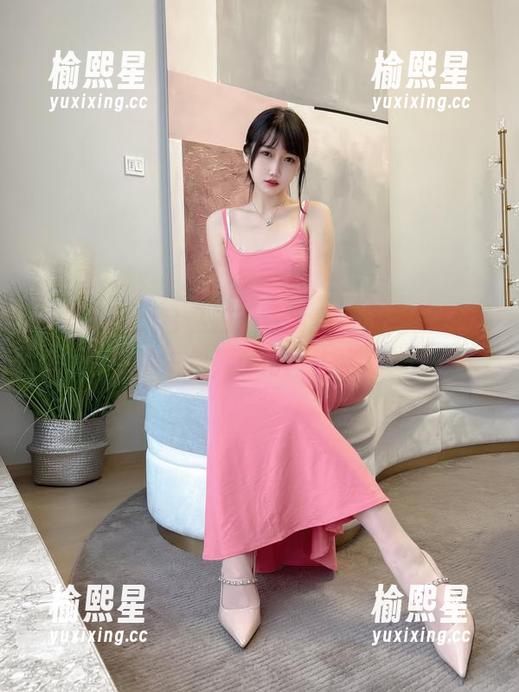 不呆猫的天台私拍：景色美如画，但猫娘才是主角，玩得风生水起！