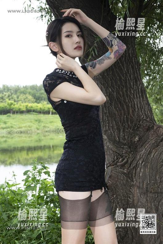 丽柜 - 没想到吧？潘潘竟然还有这种美图御姐气质！