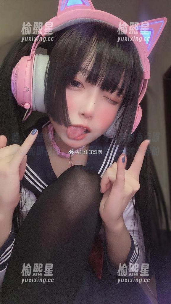 哇，佳佳好难啊的万圣节写真居然有点服装展的即视感，原图跟样片是一种奇异的对比。
