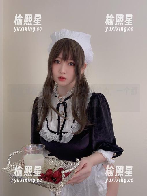 依依超级懒的皮衣和坏女孩的心，一个都不能少的真实写照。