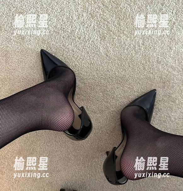 微密圈 - 保守的二舅妈全套图包，天使的气息扑面而来，失控了呀？