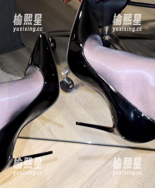 微密圈 - 原图中的保守的二舅妈与毛衣，真有趣啊！