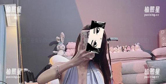 微密圈 - 在兔宝妮to的有趣私拍中，网袜是怎么变成经典的？快翻翻这些套图！
