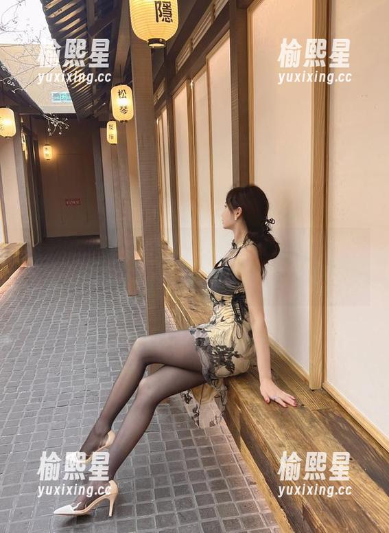 周妍希 微密圈 - 美图时间!背景是日常,焦点是白领周妍希,买菜也可以弄点花样。