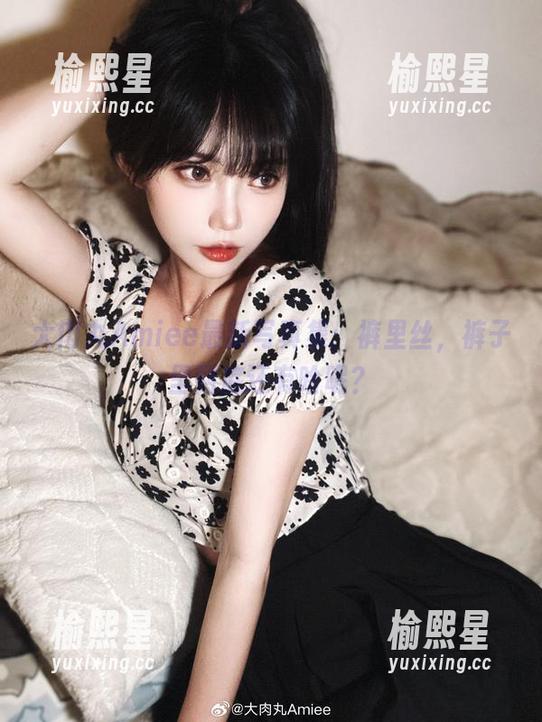 大肉丸Amiee最新写真集：裤里丝，裤子里到底还有啥呢？