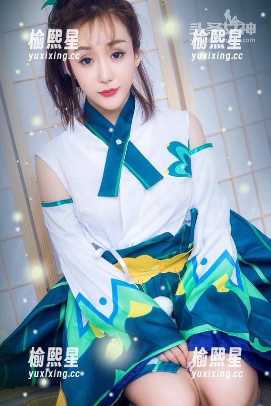 头条女神 - 一起来瞧瞧唐嫣儿的原图全套，裸足走天下！