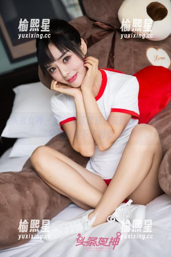 头条女神 - 申美嫣这套短裙美图合集，不禁让我停下了脚步。