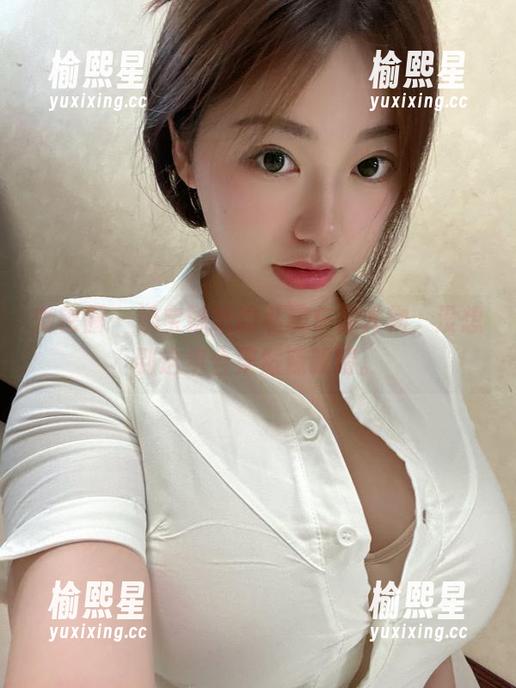 微密圈 - 奶宝妹纸的私房车载尤物，没想到这组合果然辣眼睛。