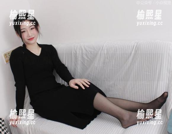 小众视觉 - 看图片的时候，我在想彤彤的套装能不能借我穿一天？