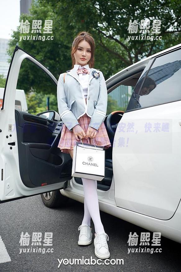 尤蜜荟-安然 尤蜜荟 - 连鞋子都不在乎的安然,快来瞧瞧她的裸足美图合集!