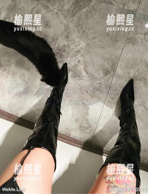 微密圈 - 希希Gina的死库水美图：水下的迷雾与一丝风险感