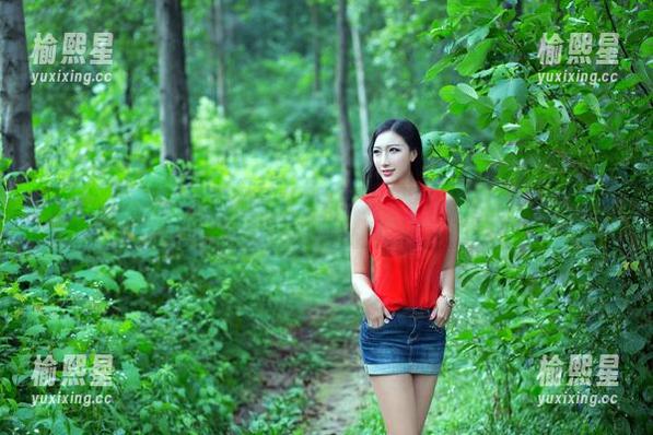 推女郎 - 免费照片里只有星辰和白色，其他你就自行脑补吧！
