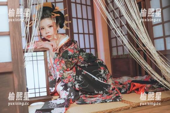 在无颜小天使wy的浴室写真里，淘气的光影