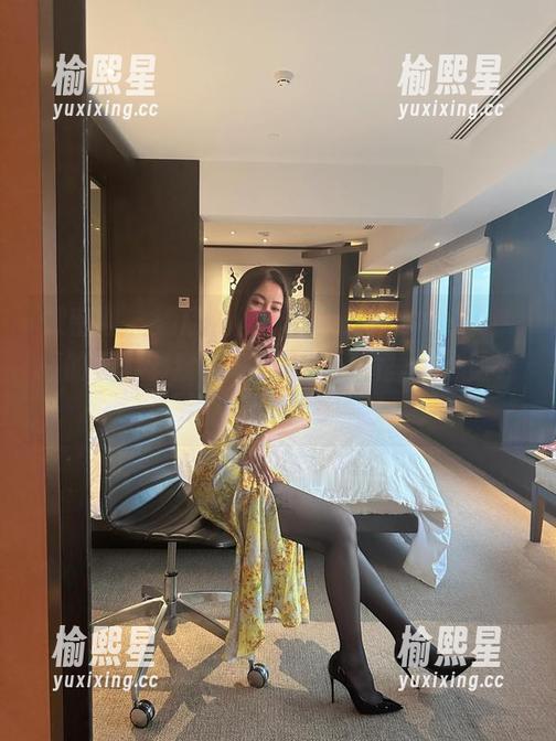 微密圈 - 酒店黑丝旁的果儿Victoria，撞的可真够我们意不意？图片里小心脏砰砰跳，资源不赖呀！