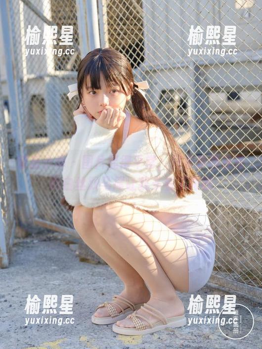 柴系小乖 - 图片显得平常，只有赤西夜夜的白丝双马尾让我多看了两眼