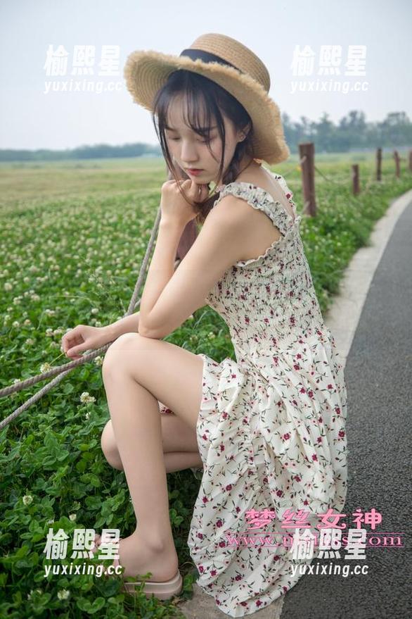 梦丝女神 - 开启雪馨的互动时刻，高清图册里捎一脚课后闲聊！