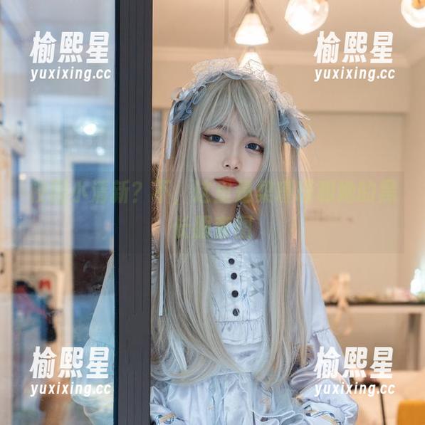 校园小清新？不，这里是梨瑾瑾和她的黑长服套图