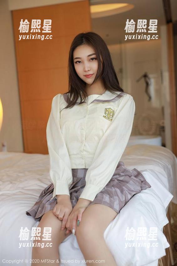 模范学院 - 安琪Yee的瑜伽：在写真与图片中寻觅那尴尬的真实感