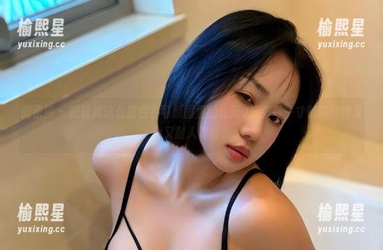 瑜瑾u 微密圈 - 短裙就这么直白?可原图里的瑜瑾u却把每一寸都演绎得复杂又耐人寻味。