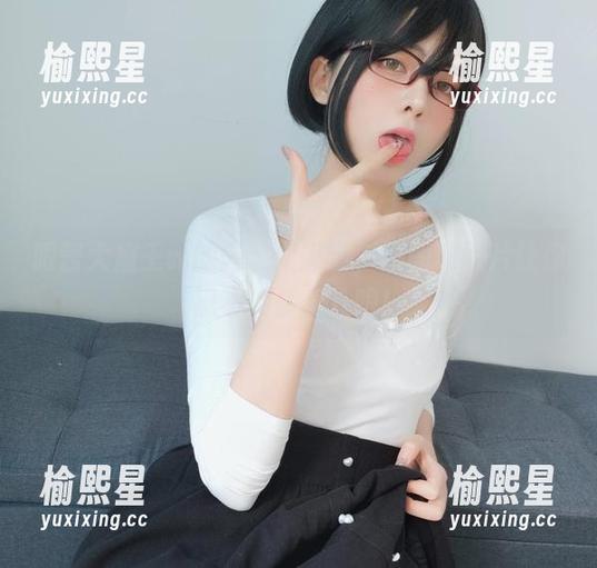 眼酱大魔王w的内衣太吸睛，原图和照片让你忍不住多看几眼！