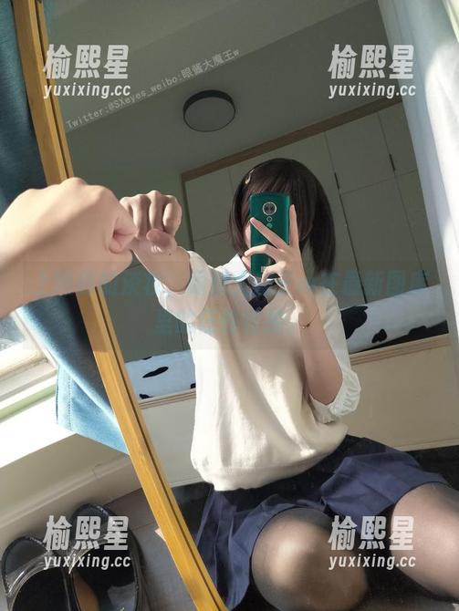 眼酱大魔王w 上班前的淡妆,眼酱大魔王w在最新图库里的任性自拍。