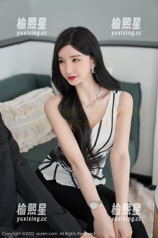 秀人网 - 短裤？注意！Kikibaby的写真集更新带点不同寻常的味道…