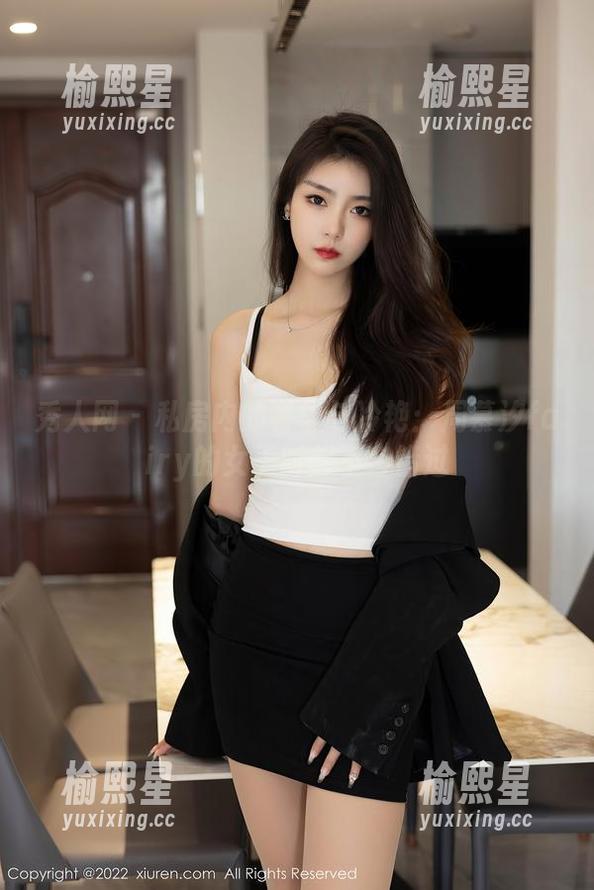 秀人网 - 私房内的奢华与冷艳：周慕汐fairy的女王时刻不容错过