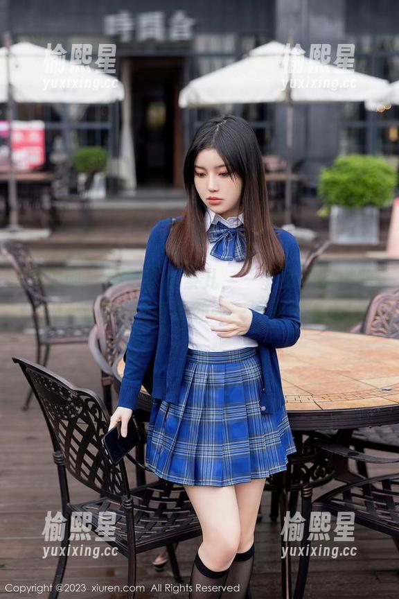 秀人网 - 白色和小紫儿，一个绝妙的搭配，这张图片还真带劲——原图慢慢看！