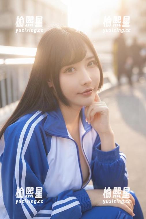 把糖果果Candy的户外校服照放进网盘，你敢说你不想再多看看？