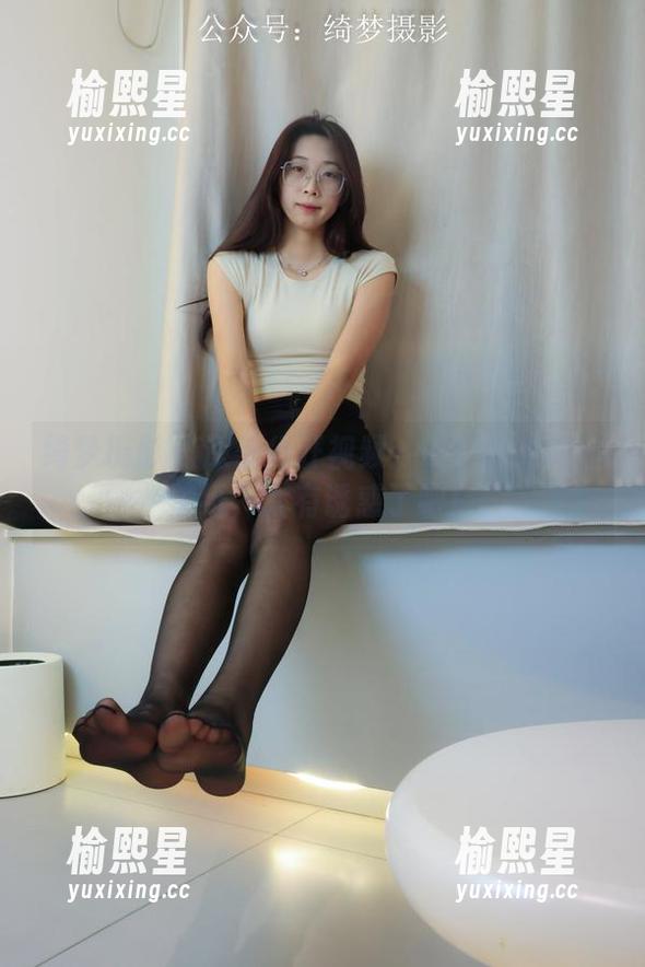 绮梦摄影 - 深夜公开视频：小莉高清肉丝壁纸，太有诱惑了吧！