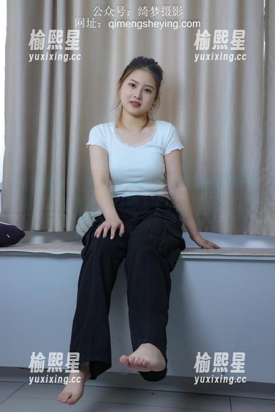 绮梦摄影 - 图集来了！月月穿婚纱变身仙女，真希望天上的仙人不小心掉下个红包来…