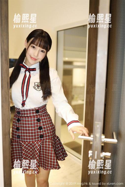 美媛馆 - 唐琪儿的眼镜最新图片来了，里面那瞥一眼的神情也太会撩了吧。