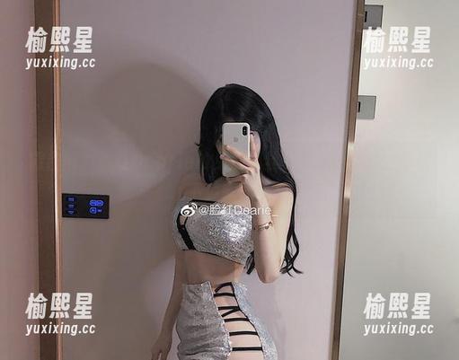 微密圈 - 脸红Dearie的免费黑丝攻略，让你轻轻松松下载暧昧！