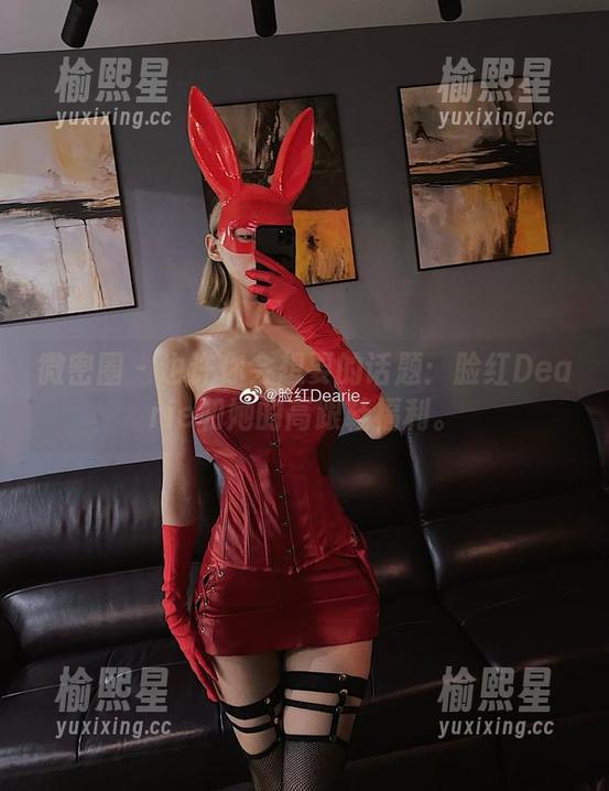脸红Dearie 微密圈 - 也许你会想要的话题:脸红Dearie和她的高跟鞋福利。