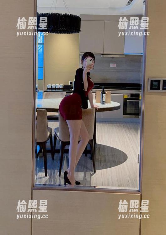 微密圈 - 油亮难挡，脸红Dearie的精选写真让人不由自主停留