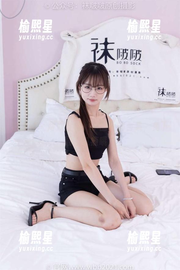 袜啵啵 - 两双丝袜，小甜豆的合集，免下载不过瘾哦？
