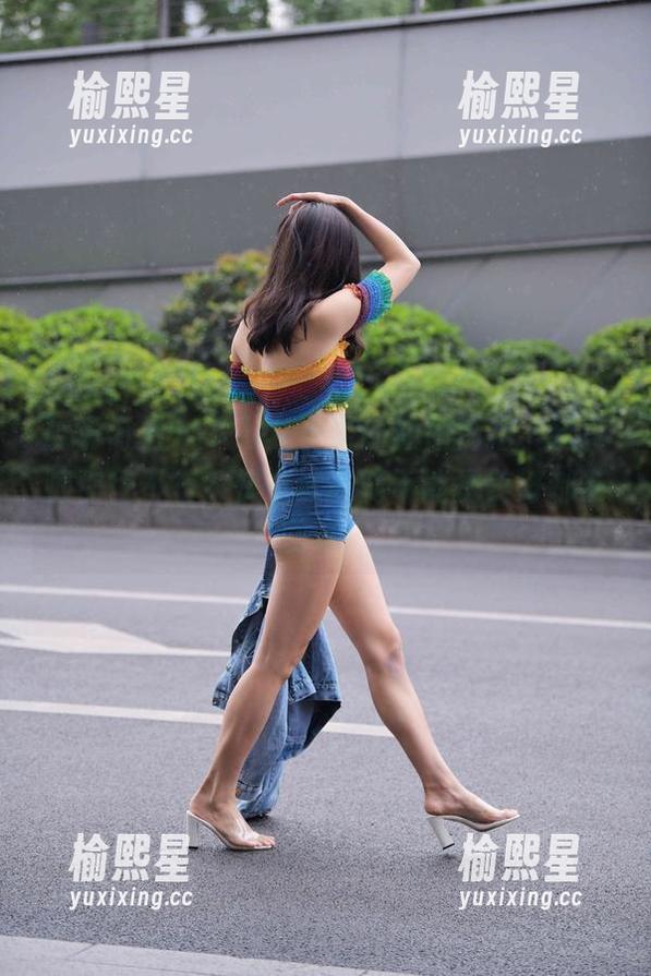 魔镜街拍-艾小青 魔镜街拍 - 下载艾小青的旗袍街拍,摄影师你行不行?快来试试能不能把美好都带回家!