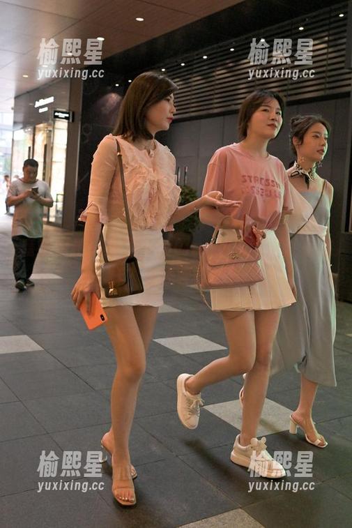 魔镜街拍又来了，Iuvian的周末居然是这样？在线等原图！