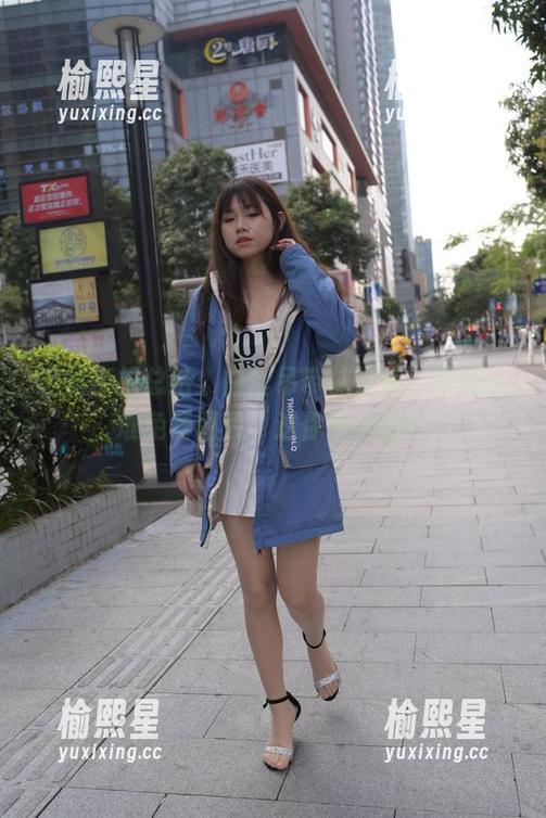 魔镜街拍总结：白丝吊带袜快递，附赠一堆免费图片，送你小心脏！
