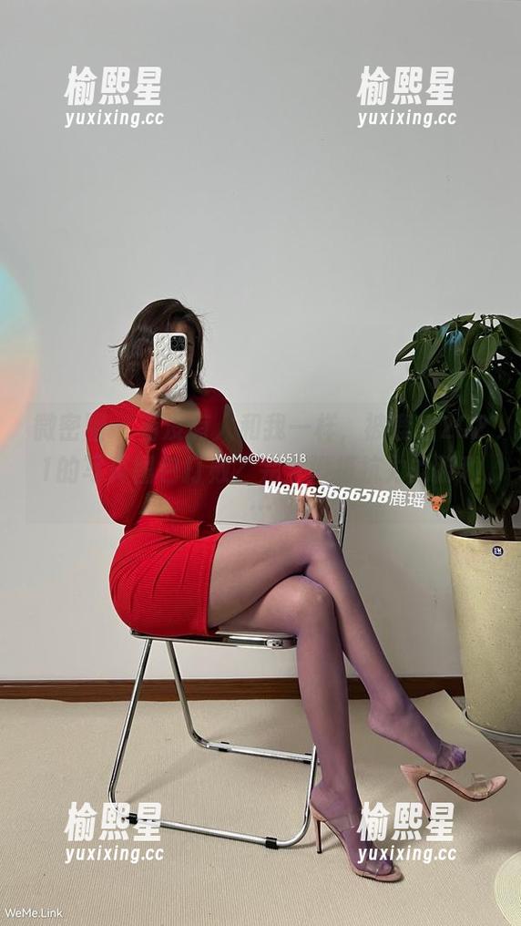 微密圈 - 有没有人和我一样，被鹿瑶2021的写真图包打败？完全没抵抗力的那种…